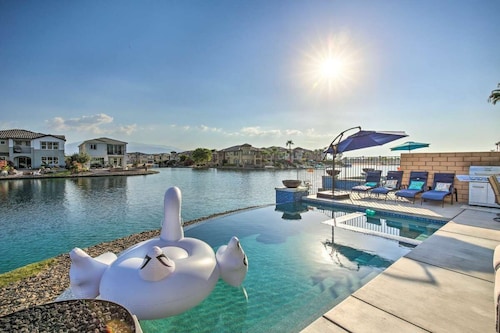 Lakefront Luxury-Tiffany Villa / House w/ Private Pool & Spa