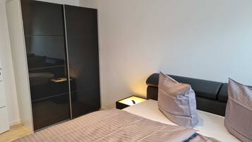 3 soverom, skrivebord, reiseseng for barn og wi-fi