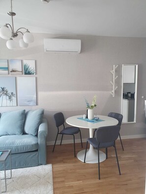 1 Schlafzimmer, Allergikerbettwaren, individuell dekoriert, Schreibtisch