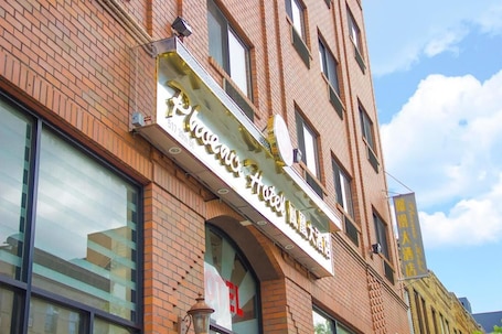 Exterior. Phoenix Hotel