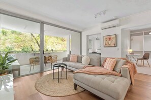 Smart TV, Netflix, streaming services, offices