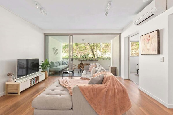 Smart TV, Netflix, streaming services, offices