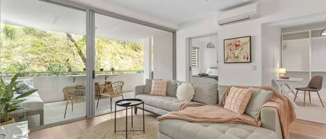 Smart-tv, Netflix, streamingtjenester, kontorer