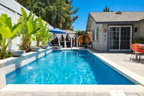 Laguna Luxury pool Sauna jacuzzi waterfall 