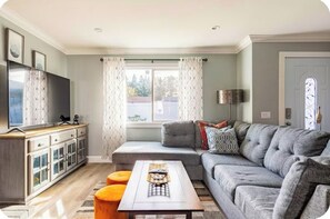 Smart TV, fireplace, video games, table tennis - Rose waterfall retreat cottage pool Sauna SPA (Laguna Hills)