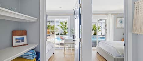 4 bedrooms, in-room safe, desk, iron/ironing board