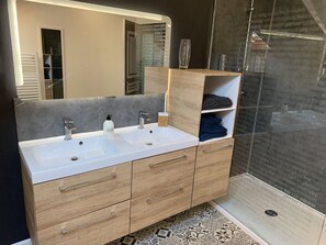 Shower, hair dryer, bathrobes, towels