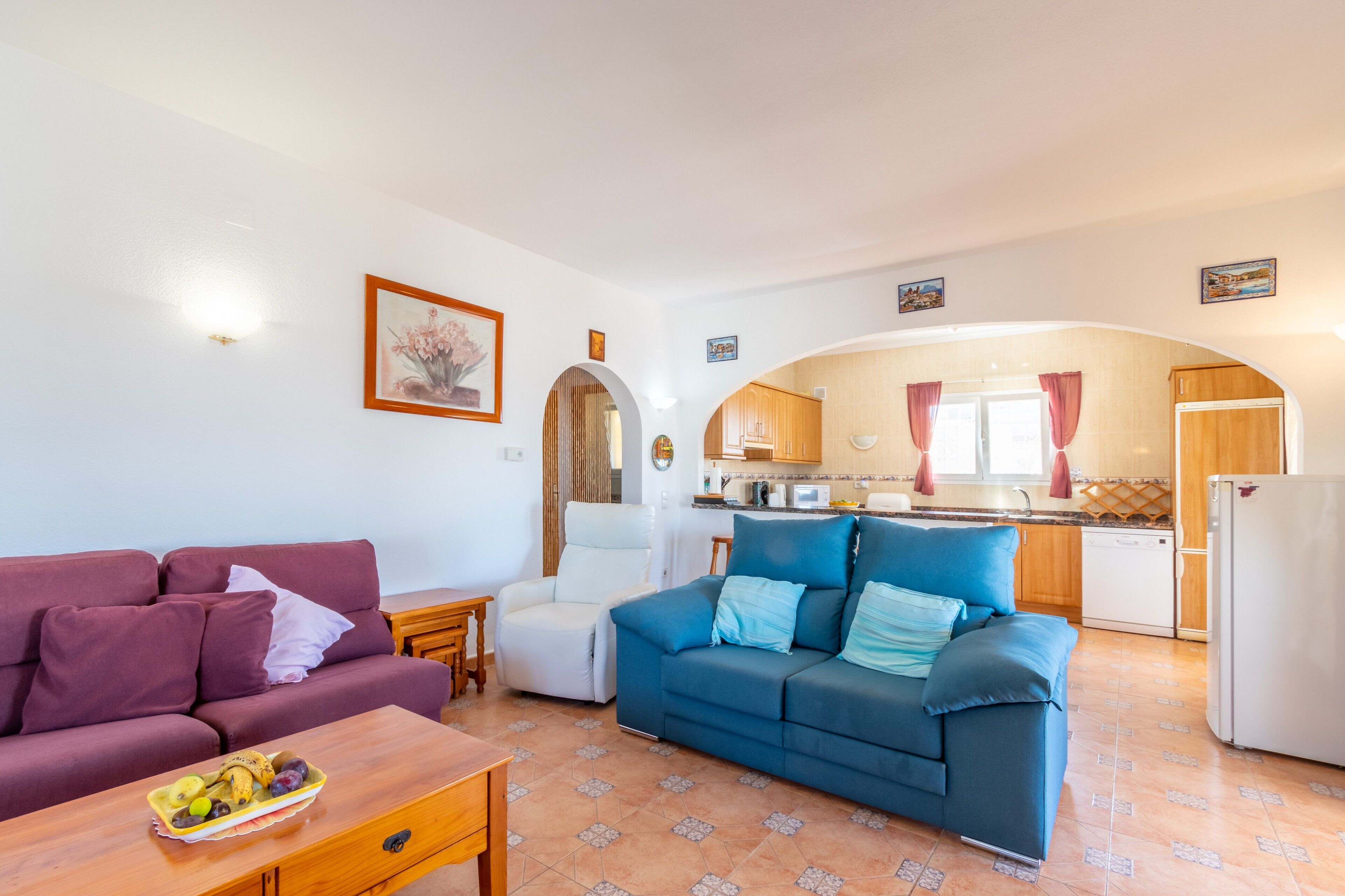 Televisie, een dvd-speler en een stereo