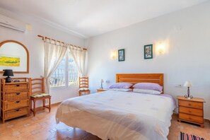 6 slaapkamers, een strijkplank/strijkijzer, gratis wifi, beddengoed