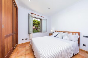 4 slaapkamers, een strijkplank/strijkijzer, gratis wifi, beddengoed