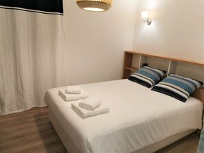 2 chambres, fer et planche à repasser, Wi-Fi gratuit, draps fournis