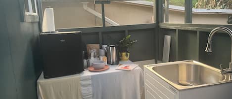 Réfrigérateur, lave-vaisselle, cafetiÚre-théiÚre, bouilloire électrique