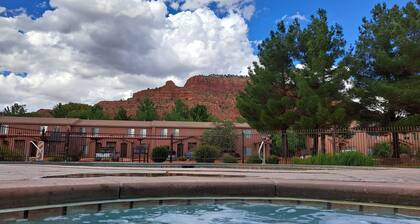 Well appointed condo close to trails with pool and hot tub. Enjoy the views