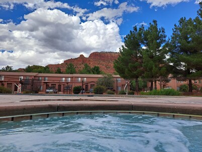 Well appointed condo close to trails with pool and hot tub. Enjoy the views