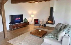 TV connectée, console de jeux vidéo, lecteur de DVD, vidéothèque