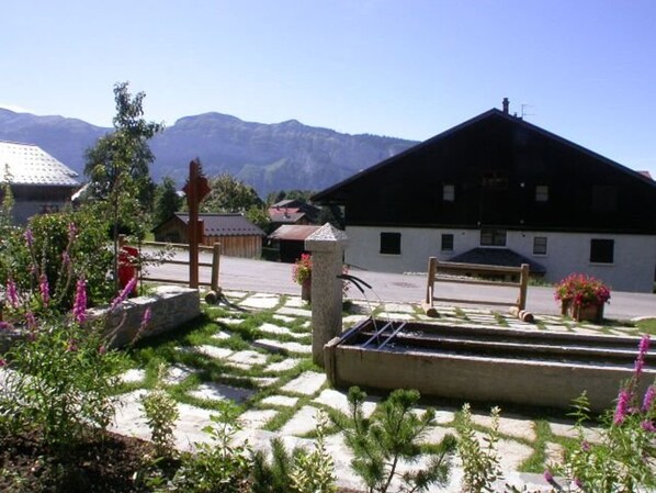 المنطقة المحيطة بالمنشأة