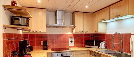 Microwave, dishwasher