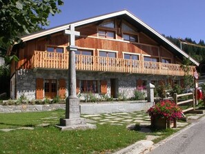 المنشأة من الخارج