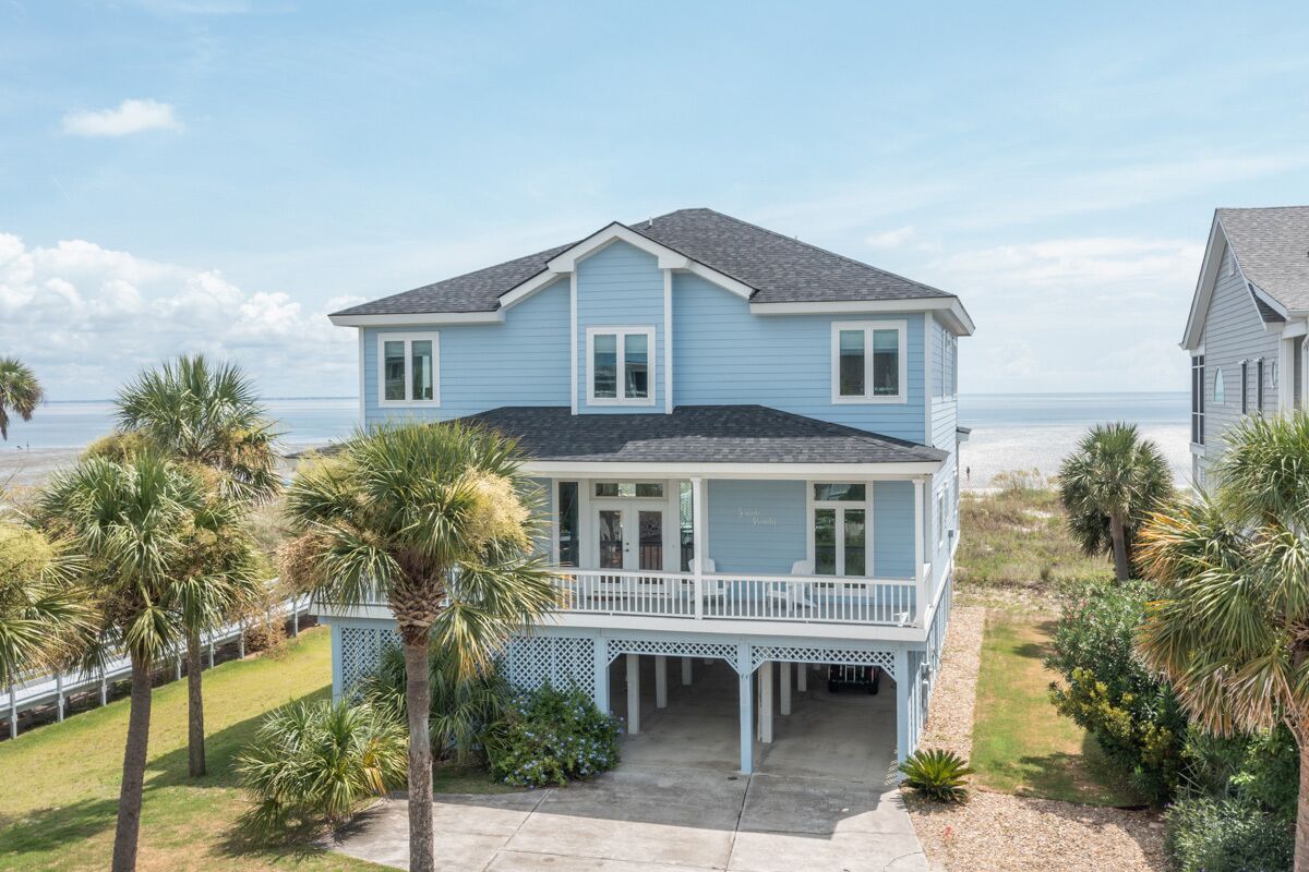 Pristine Harbor Island home, with impressive  views and beach access