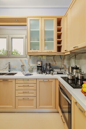 Réfrigérateur, micro-ondes, four, lave-vaisselle