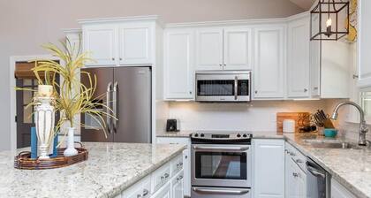 Solon Serenity: A Beautiful, Serene Setting with Mtn Views, Weekly and Monthly Discounts!