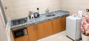 Fridge, microwave, stovetop, coffee/tea maker - City Center • 10-Min Walk to the Beach (Agadir)