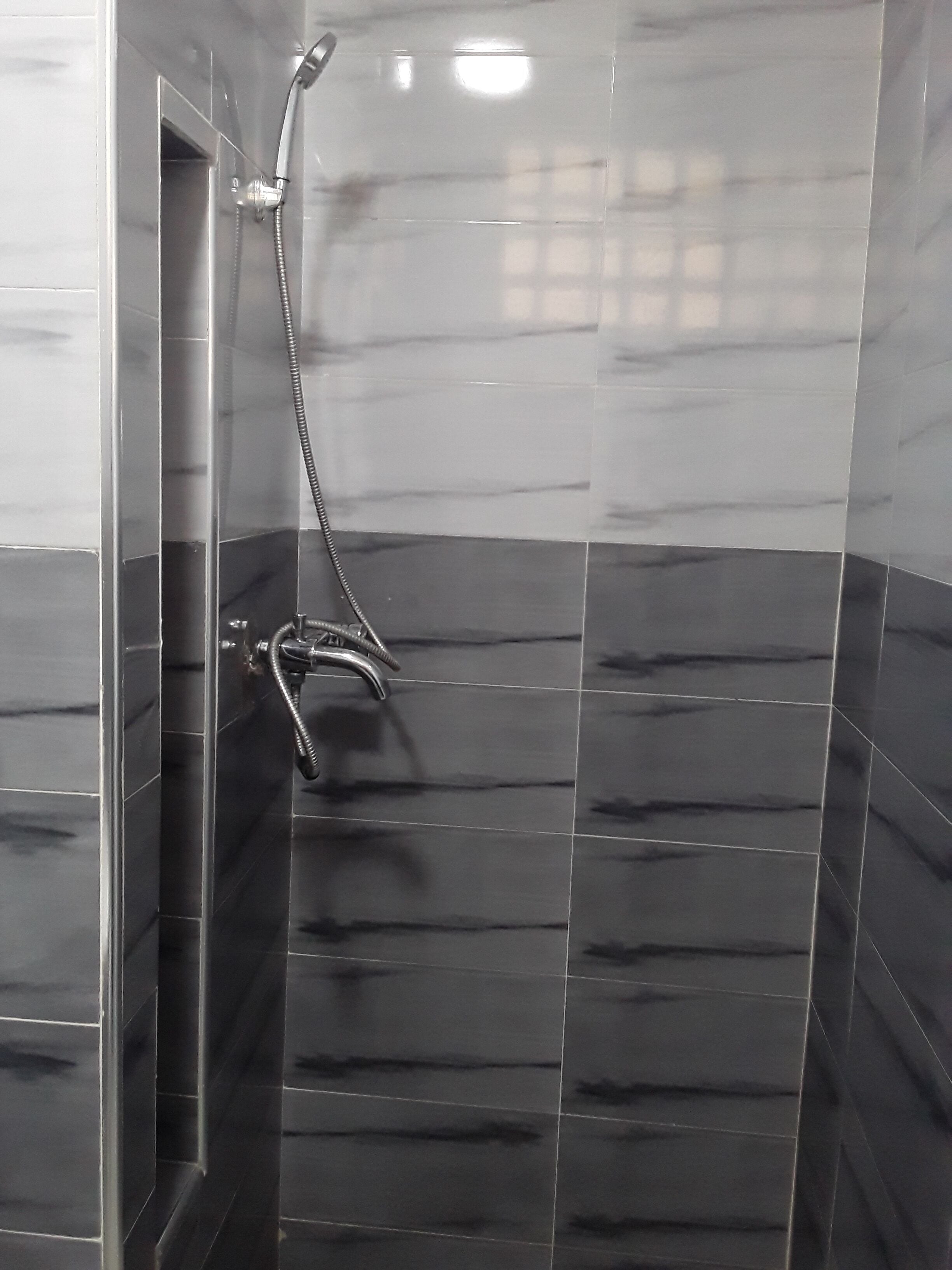 Douche, savon, papier toilette