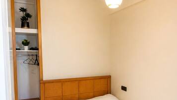 1 bedroom, iron/ironing board, WiFi (free), bed sheets