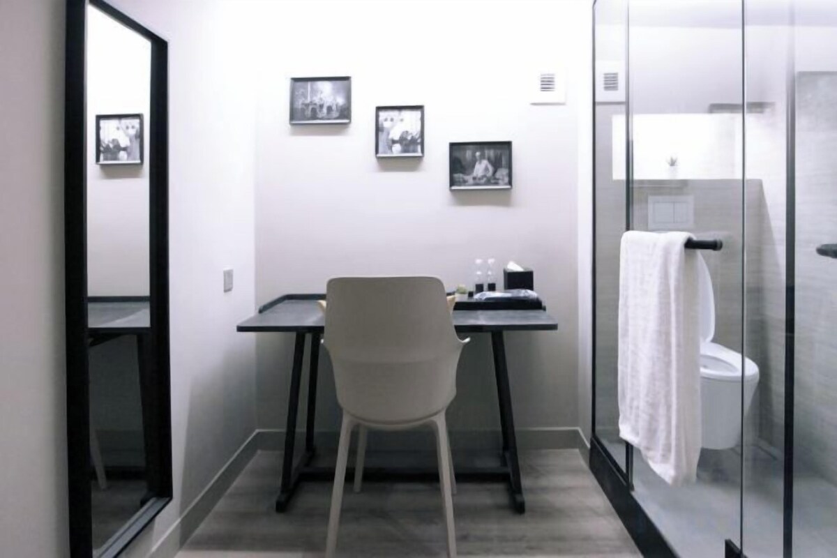 Bathroom | Shower, hair dryer, bidet, towels