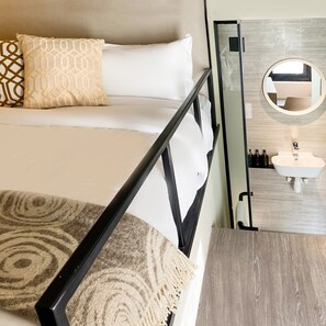Desk, free WiFi, bed sheets - ST Signature Jalan Besar, SHORT OVERNIGHT, 13 hours: 6PM-7AM (Singapore)