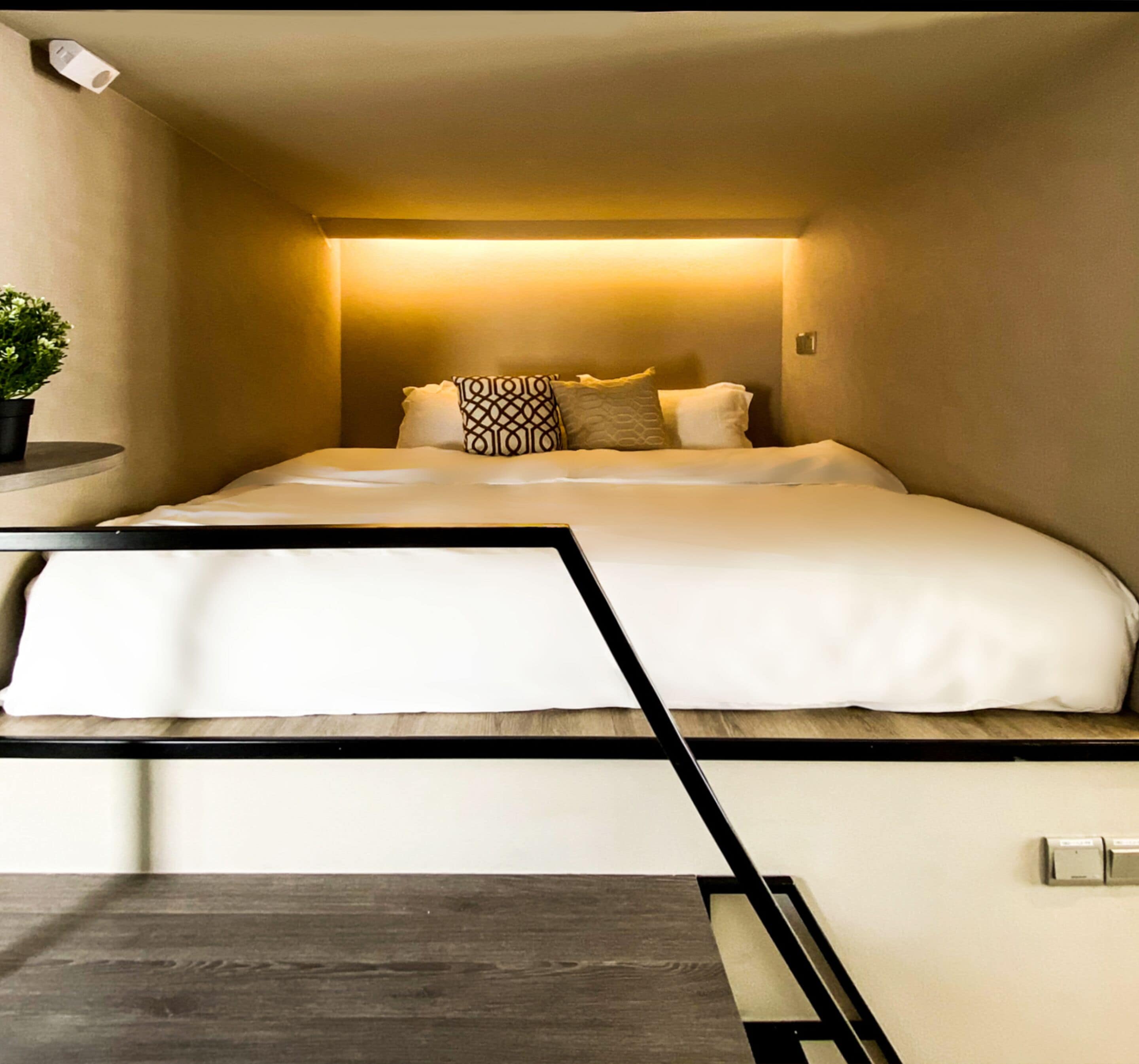 Escritorio, wifi gratis y ropa de cama 