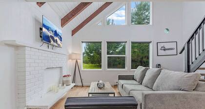 Ocean Shores cozy chalet located within steps from the beach