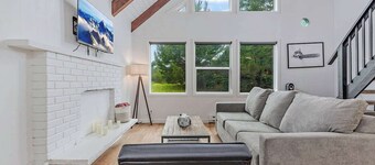 Ocean Shores cozy chalet located within steps from the beach