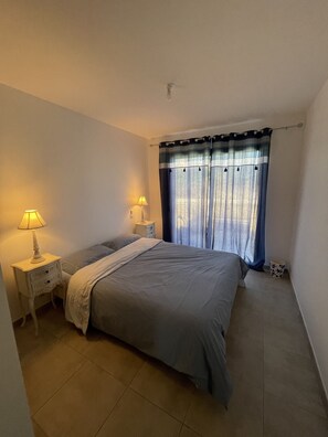 2 bedrooms, iron/ironing board, travel crib, free WiFi