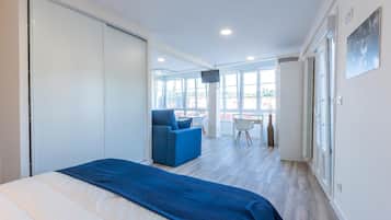 1 habitación, tabla de planchar con plancha, internet y ropa de cama