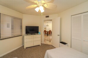 2 soverom, strykejern/-brett, wi-fi (inkludert) og sengetøy