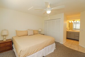2 bedrooms, iron/ironing board, free WiFi, bed sheets - Ocean Village Club Condo J12 (St. Augustine)