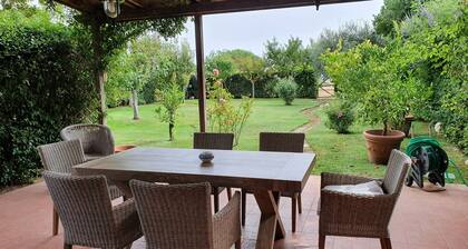 Terraced house a stone's throw from the sea