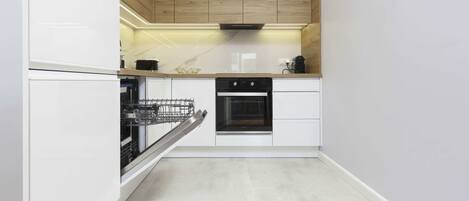 Fridge, oven, stovetop, dishwasher