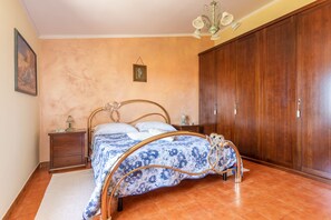 3 chambres, fer et planche à repasser, Wi-Fi gratuit, draps fournis