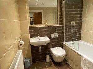 Haartrockner, Seife, Shampoo, Toilettenpapier