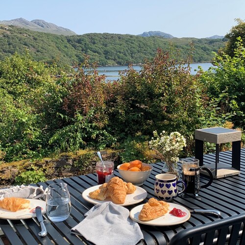 Tranquil modern home, stunning sea and mountain views, private shoreline access.