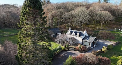 Tranquil modern home, stunning sea and mountain views, private shoreline access.