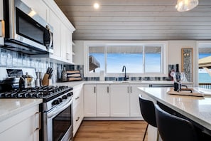 KĂŒhlschrank, Mikrowelle, Ofen, Herdplatte