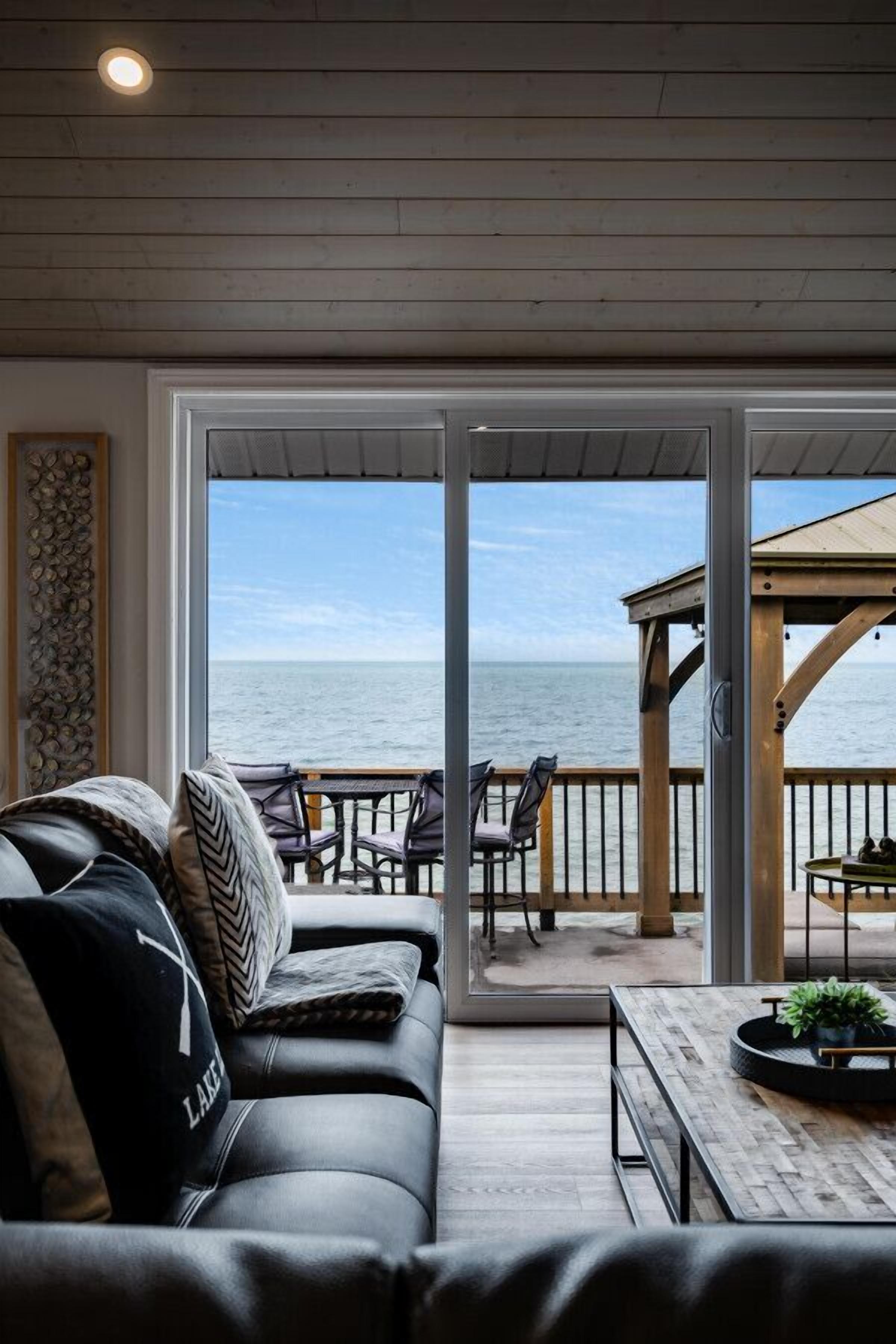 Smart-TV, peis og bøker