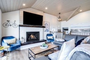 Smart-TV, Kamin, BĂŒcher