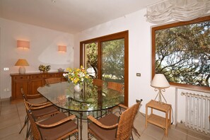 Casa familiare, camere multiple, fronte mare (Casa Giannellina) | Ristoranti