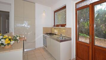 Family House, Multiple Bedrooms, Sea Facing (Casa Giannellina) | Dapur peribadi | Ketuhar gelombang mikro, dapur, mesin basuh pinggan mangkuk