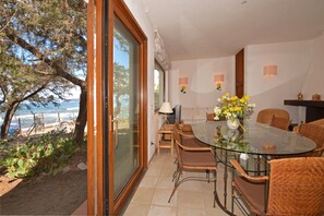 Casa familiare, camere multiple, fronte mare (Casa Giannellina) | Ristoranti