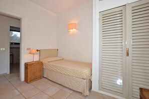 Family House, 5 Bedrooms, Sea Facing (Casa Giannellina) | 5 bedrooms, free WiFi, bed sheets